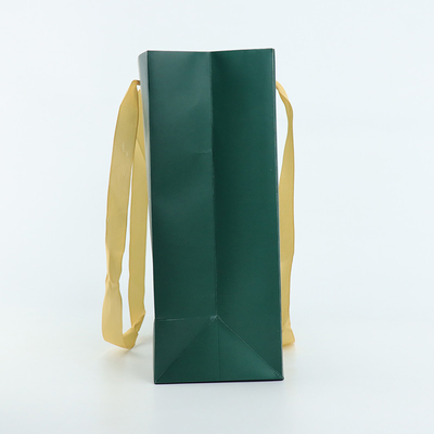 210gsm a enduit la stratification brillante imprimée de sacs en papier de luxe pour des achats