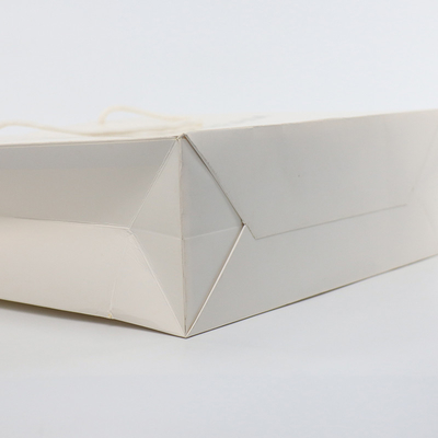 La gravure imprimant la coutume a imprimé des sacs en papier avec l'ODM de sacs de cadeau de poignées