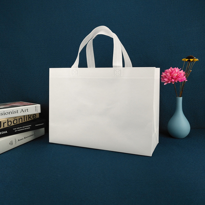 Sacs écologiques de achat d'emballage d'emballage de tissu pour l'habillement biodégradable de logo fait sur commande blanc de tissus non tissé découpé avec des matrices