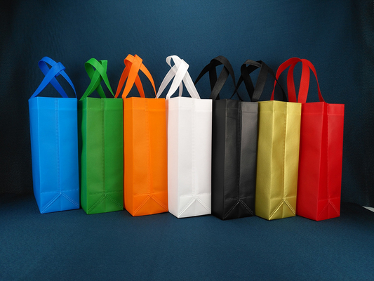 Le sac non tissé de cadeau d'affaires de stockage a découpé des sacs avec des matrices d'emballage que la coutume de polypropylène a stratifié les sacs de achat de tissu de polypropylène