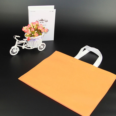 Les sacs biodégradables non tissés manipulés rétrécissent Spunbonded résistant 68gsm