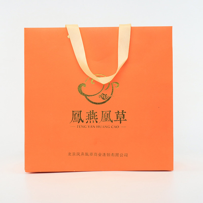 Le cadeau de achat marqué brillant Logo Paper Bags With Rope fait sur commande manipule